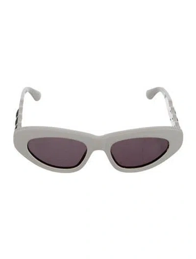 Pre-owned Alaïa Cat-eye Tinted Sunglasses In White