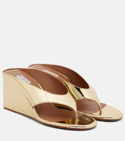 Alaïa Cube Metallic Wedge Thong Sandals In Gold