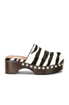 Alaïa Flat Clog In Blanc & Noir