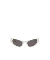 Alaïa White Cat-eye Sunglasses In Gray