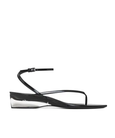 Alaïa Tong 30 Patent-leather Wedge Sandals In Black