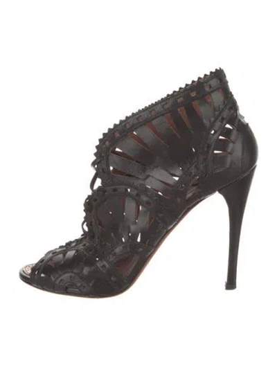 Pre-owned Alaïa Leather Cutout Accent Pumps In Black