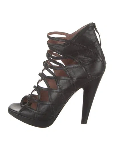 Pre-owned Alaïa Leather Cutout Accent Pumps In Black