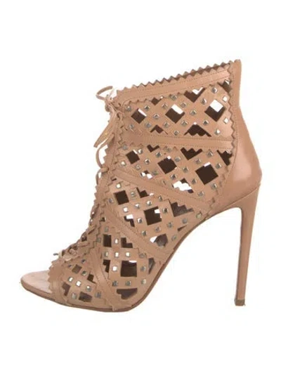 Pre-owned Alaïa Leather Cutout Accent Pumps In Neutral