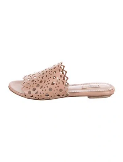 Pre-owned Alaïa Leather Cutout Accent Slides In Neutral
