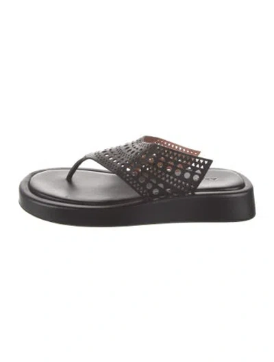 Pre-owned Alaïa Leather Lace Pattern Flip Flops In Black