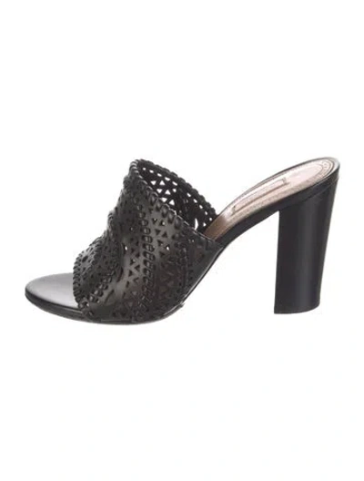 Pre-owned Alaïa Leather Lace Pattern Mules In Black