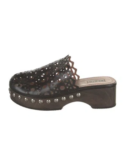 Pre-owned Alaïa Leather Lace Pattern Mules In Black