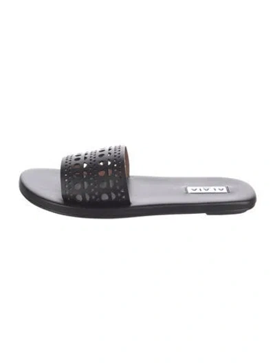 Pre-owned Alaïa Leather Lace Pattern Slides In Black/white