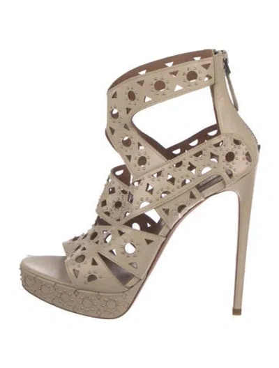 Pre-owned Alaïa Leather Lasercut Accents Pumps In Neutral