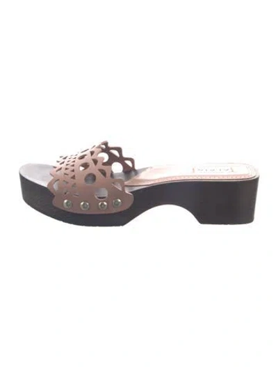 Pre-owned Alaïa Leather Lasercut Accents Slides In Brown