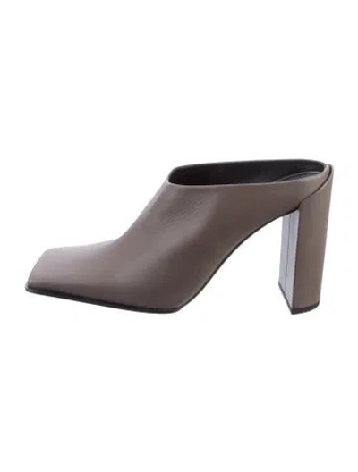 Pre-owned Alaïa Leather Mules In Brown
