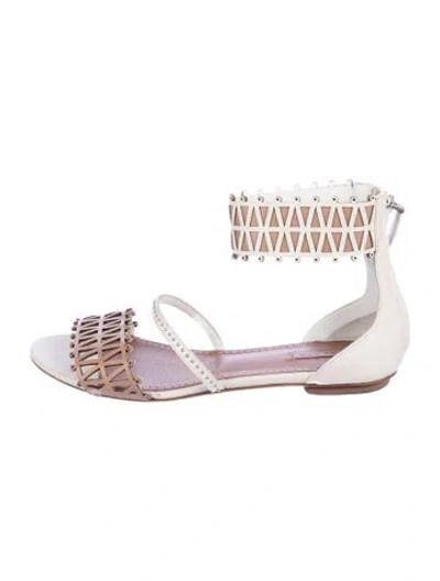 Pre-owned Alaïa Leather Patterned Gladiator Sandals In White