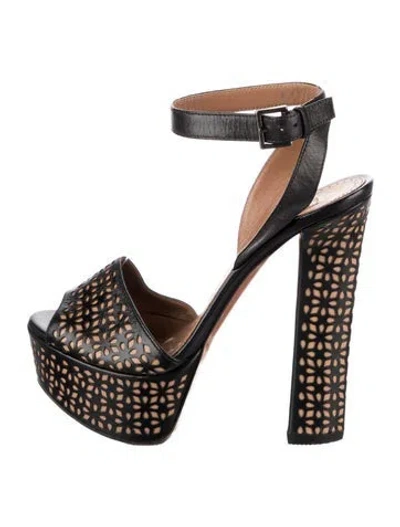 Pre-owned Alaïa Leather Patterned Pumps In Black