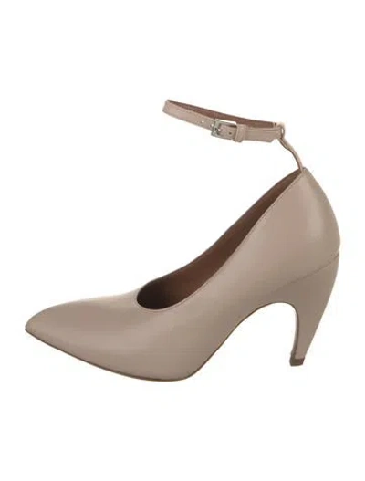 Pre-owned Alaïa Leather Pumps In Neutral