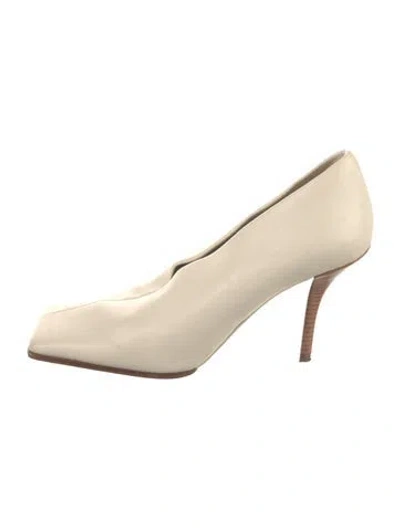 Pre-owned Alaïa Leather Pumps In Neutral