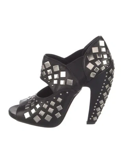 Pre-owned Alaïa Leather Studded Accents Pumps In Black