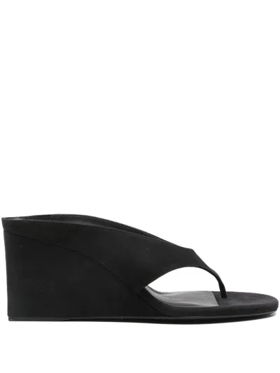 Alaïa Leather Thong Sandals In Black