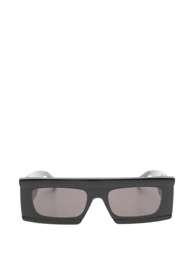 Alaïa Rectangular Frame Dark Lenses Sunglasses Design In Black