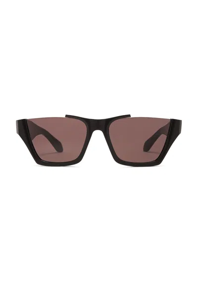 Alaïa Rectangle Sunglasses In Black & Grey
