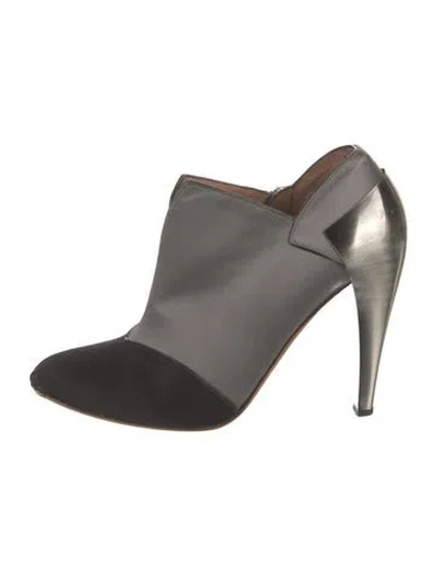 Pre-owned Alaïa Satin D'orsay Pumps In Gray