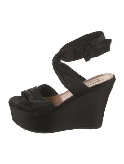 Pre-owned Alaïa Satin Pumps In Black