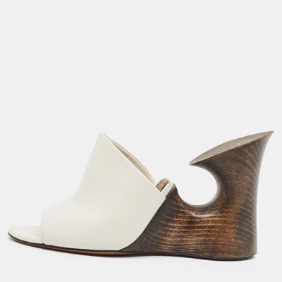 Pre-owned Alaïa Size 40 White Leather Wood Open Toe Mules Sandals