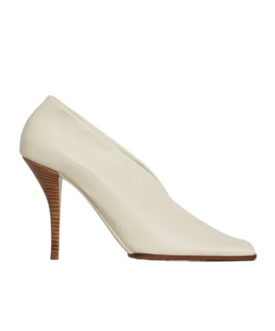 Alaïa Soft Square Pumps In Leather In White