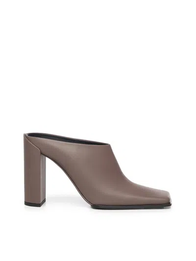 Alaïa Square Mule In Calfskin In Gray