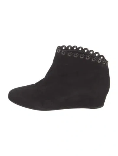 Pre-owned Alaïa Suede Eyelet Trim Boots In Black