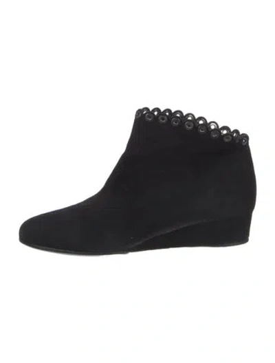Pre-owned Alaïa Suede Eyelet Trim Boots In Black