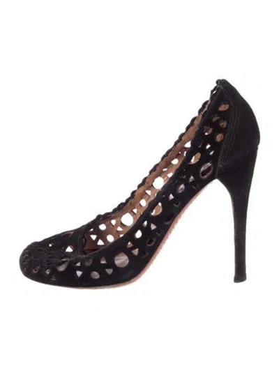 Pre-owned Alaïa Suede Lasercut Accents Pumps In Black
