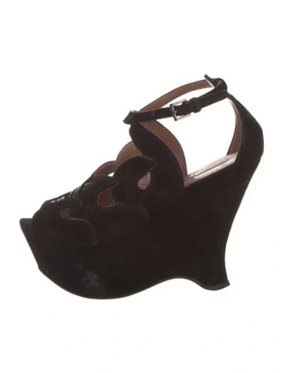 Pre-owned Alaïa Suede Pumps In Black