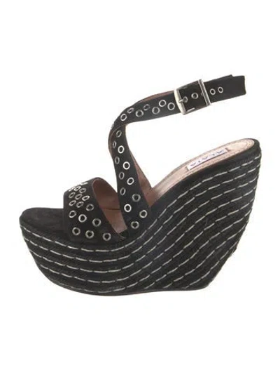 Pre-owned Alaïa Suede Striped Pumps In Black