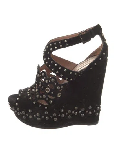 Pre-owned Alaïa Suede Studded Accents Pumps In Black
