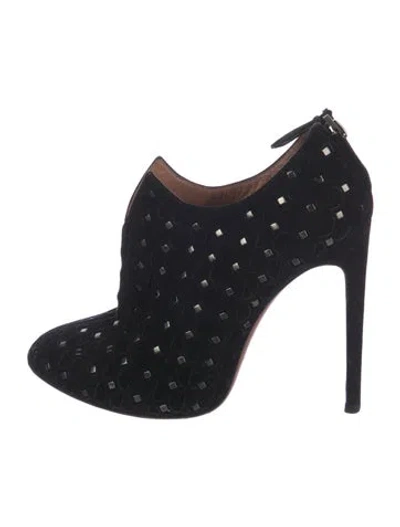 Pre-owned Alaïa Suede Studded Accents Pumps In Black