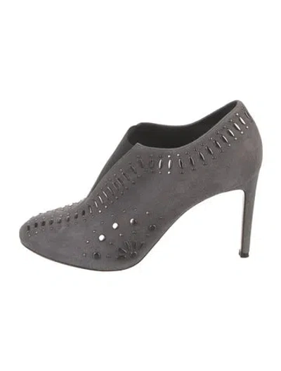 Pre-owned Alaïa Suede Studded Accents Pumps In Gray