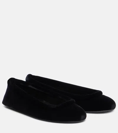 Alaïa Velvet Ballet Flats In Black