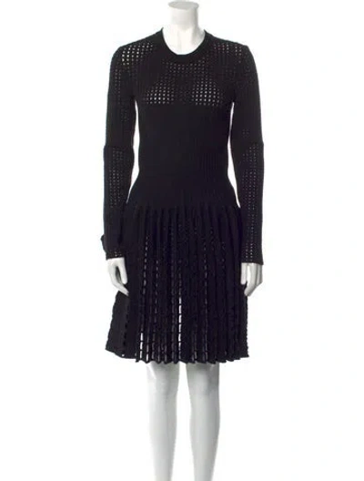Pre-owned Alaïa Wool Knee-length Dress In Black