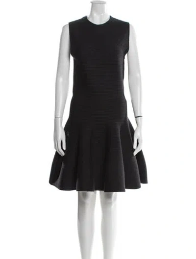 Pre-owned Alaïa Wool Knee-length Dress In Black
