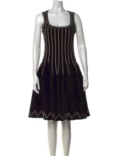 Pre-owned Alaïa Wool Knee-length Dress In Black