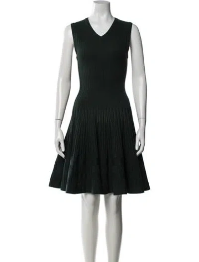 Pre-owned Alaïa Wool Knee-length Dress In Black
