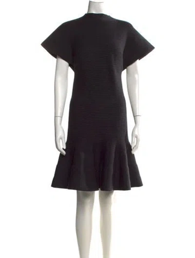 Pre-owned Alaïa Wool Knee-length Dress In Black