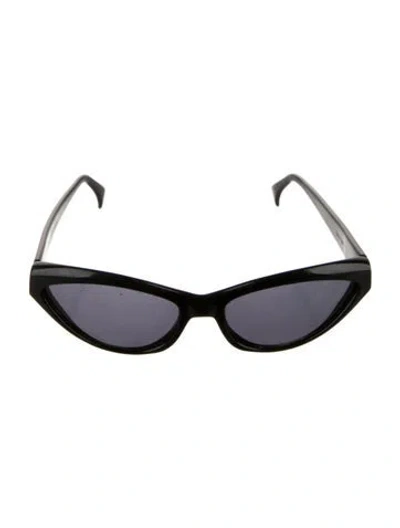Pre-owned Alain Mikli Cat-eye Tinted Sunglasses In Black