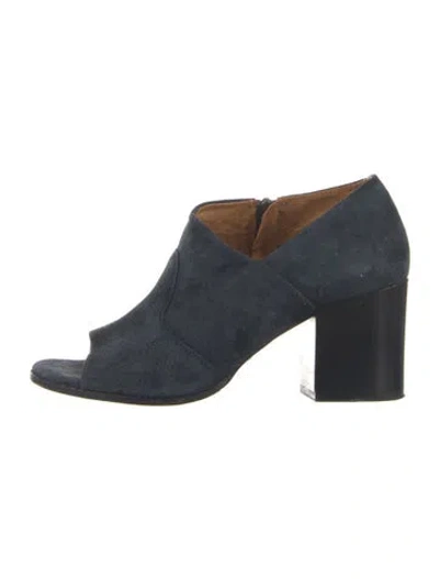 Pre-owned Alberto Fermani Suede In Blue