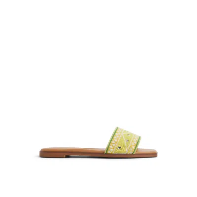 Aldo Seavacay In Yellow