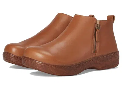 Alegria Oaklee In Brown
