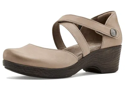 Alegria Savina In Brown