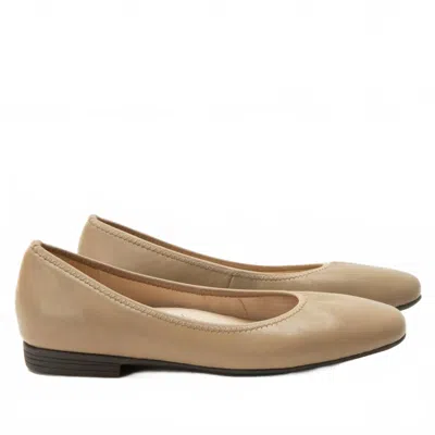 Alegria Women's Arielle Ballet Flat In Wheat In White