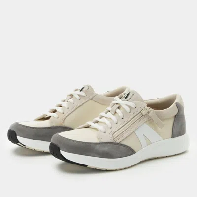 Alegria Women Eazeer Sneakers In Parchment In Beige
